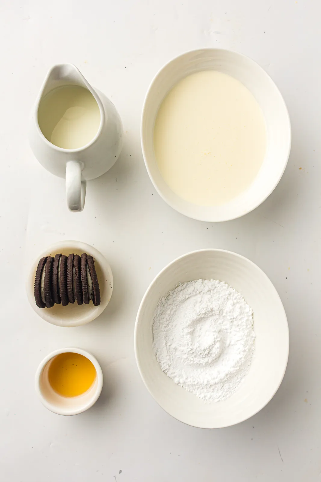 Ingredients for cookies and cream ice cream: milk, cream, sugar, vanilla, and Oreos