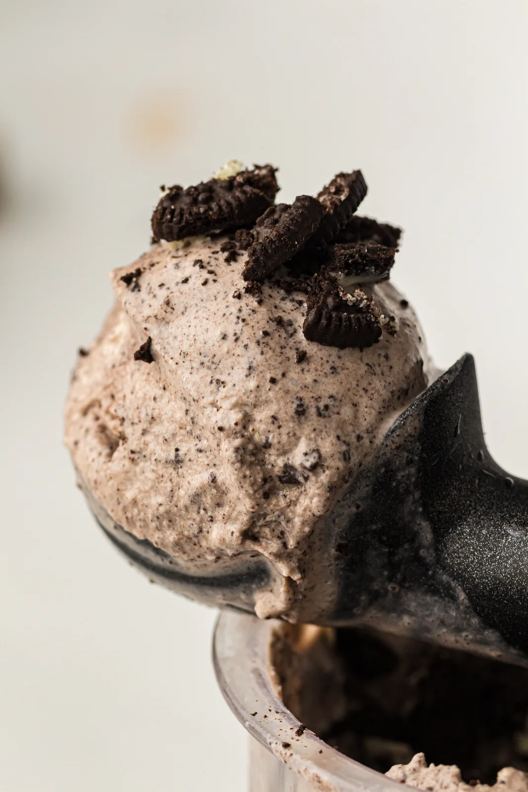 A generous scoop lifted straight from the frozen pint