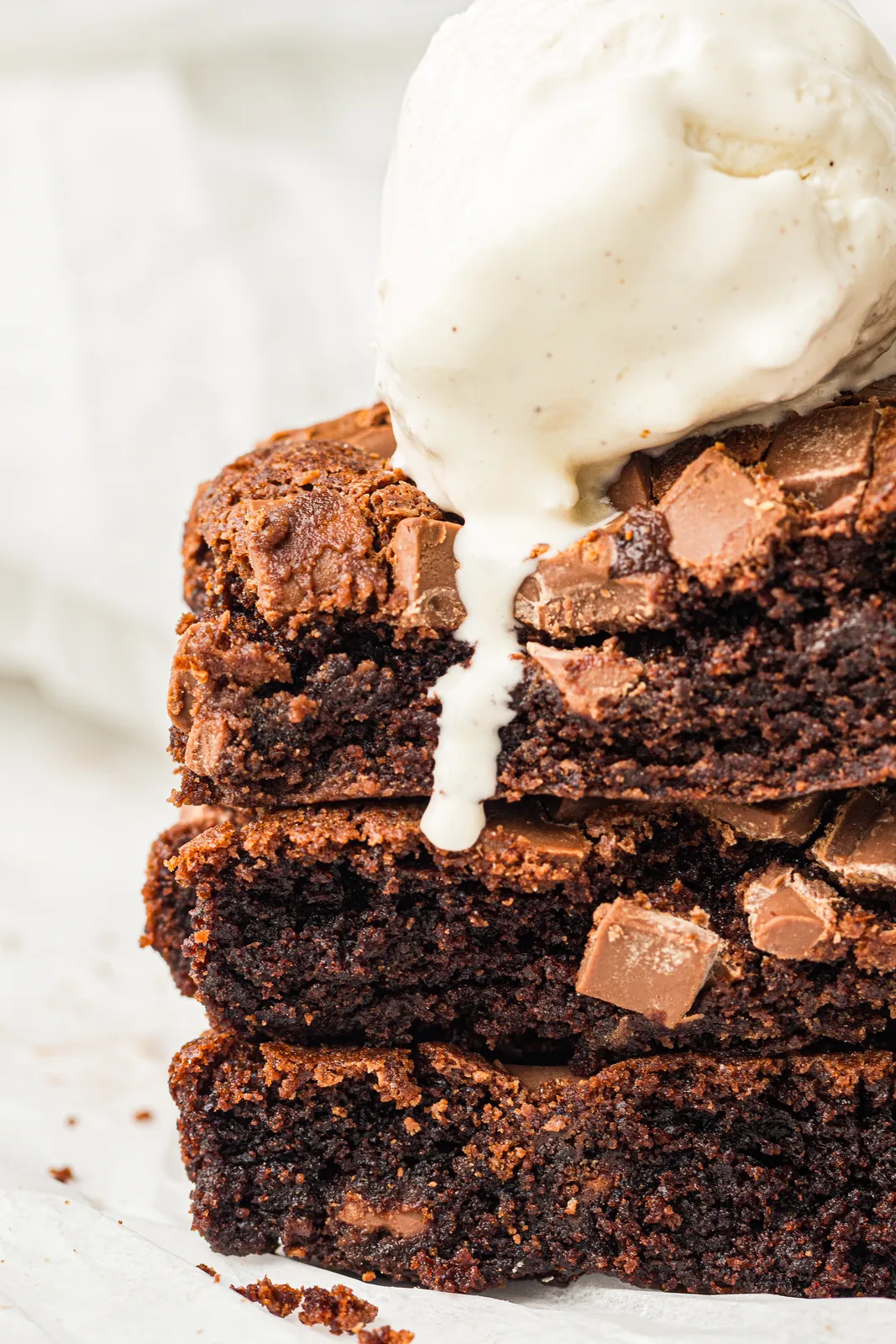 A spoonful of gooey, fudgy dessert lifted from the dish