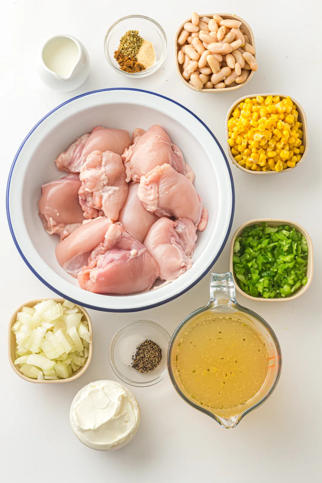 Ingredients for crockpot white chicken chili: chicken, white beans, sweetcorn, green chillies, onion, cream cheese and spices