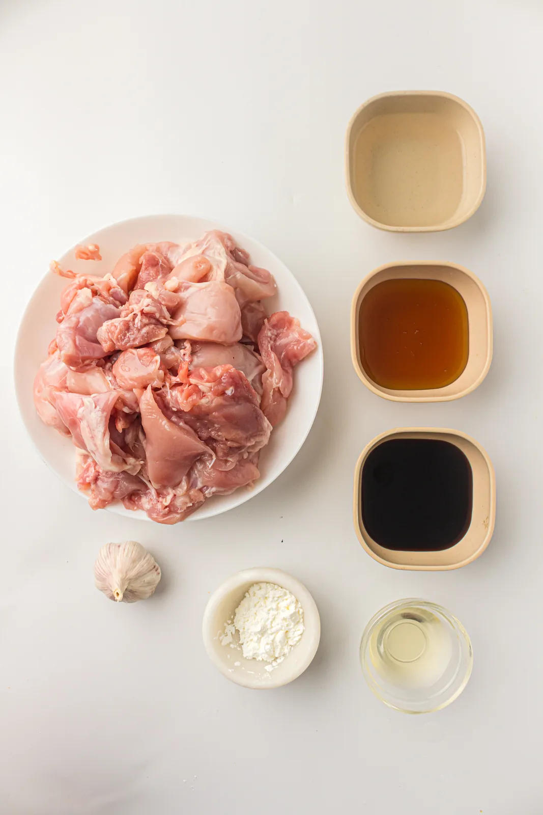 Ingredients for slow cooker honey garlic chicken: chicken, honey, soy sauce, garlic, vinegar and cornstarch