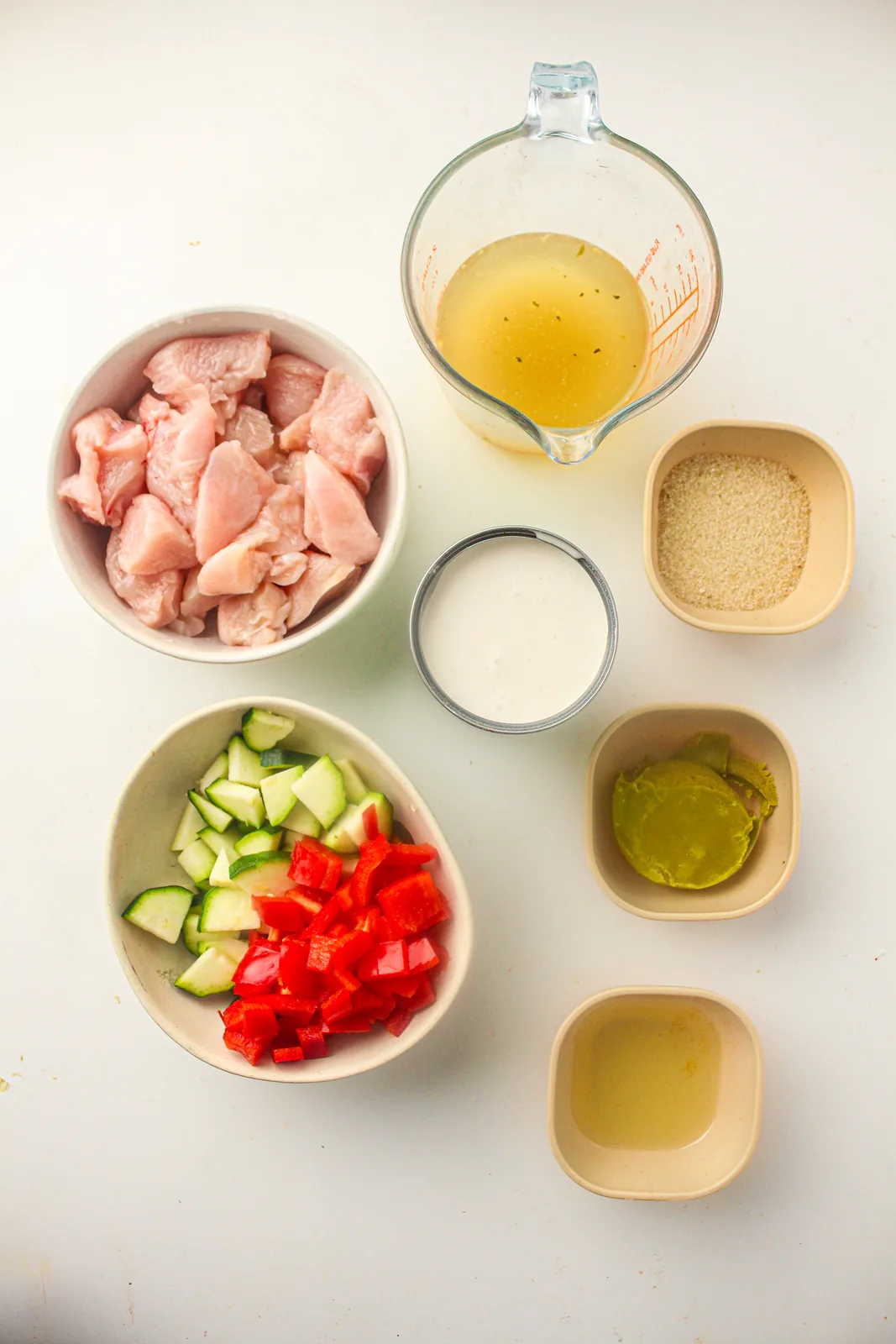 Ingredients for slow cooker thai green curry: chicken, coconut milk, stock, curry paste, pepper and courgette